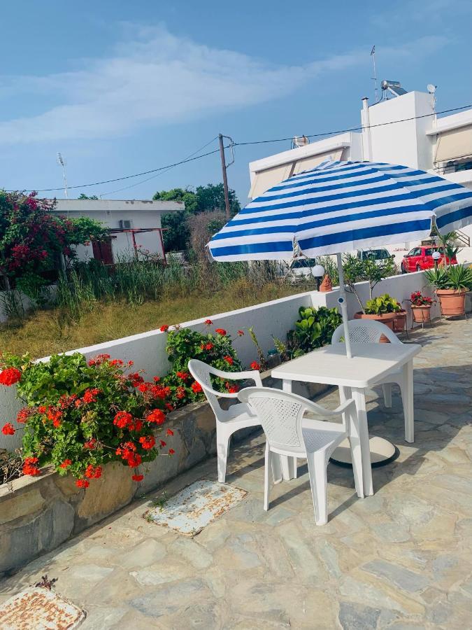 Manousos Rooms Αδάμας Εξωτερικό φωτογραφία