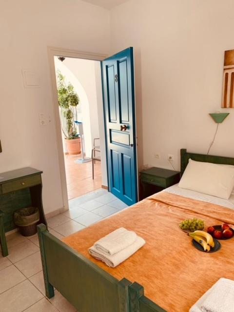 Manousos Rooms Αδάμας Εξωτερικό φωτογραφία