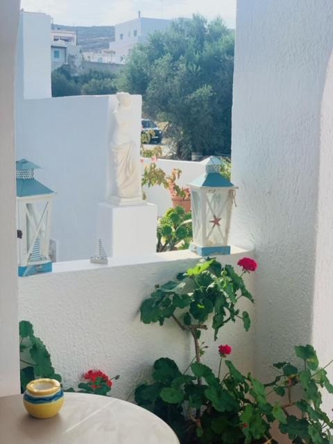 Manousos Rooms Αδάμας Εξωτερικό φωτογραφία