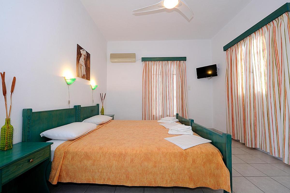 Manousos Rooms Αδάμας Εξωτερικό φωτογραφία