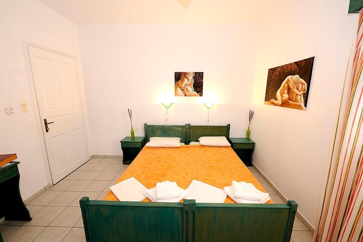 Manousos Rooms Αδάμας Εξωτερικό φωτογραφία
