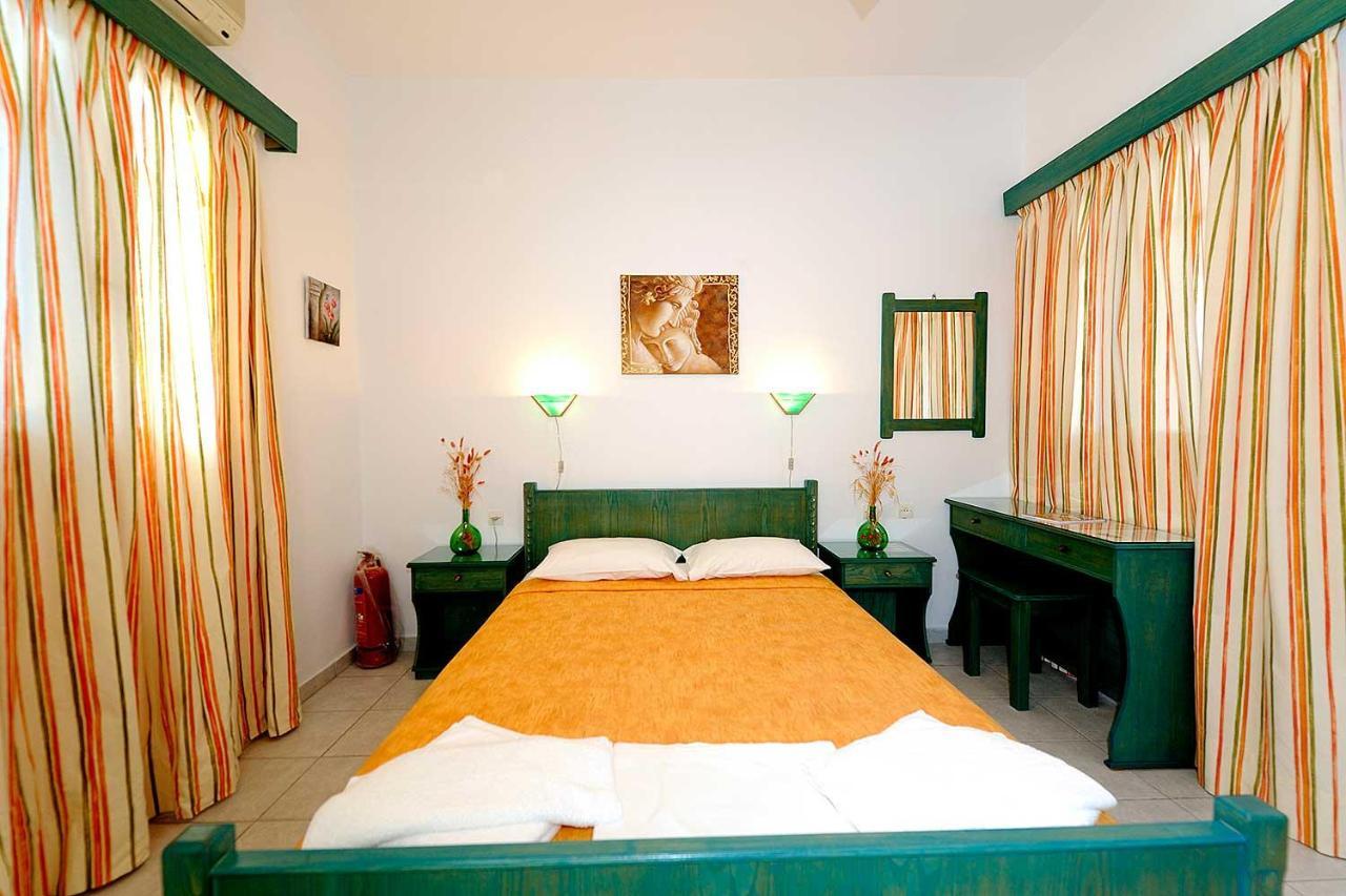 Manousos Rooms Αδάμας Εξωτερικό φωτογραφία